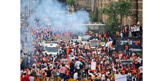 मराठा आरक्षण आंदोलन पर प्रशासन सख्त, प्रदर्शनकारियों के खिलाफ मुकदमे दर्ज